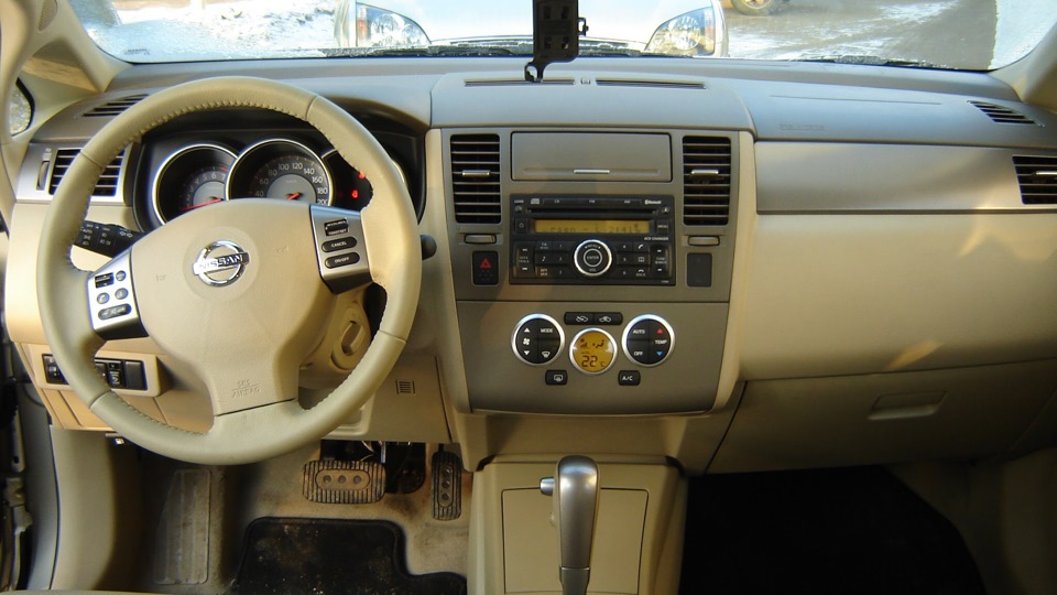 Nissan Tiida обзор автомобиля